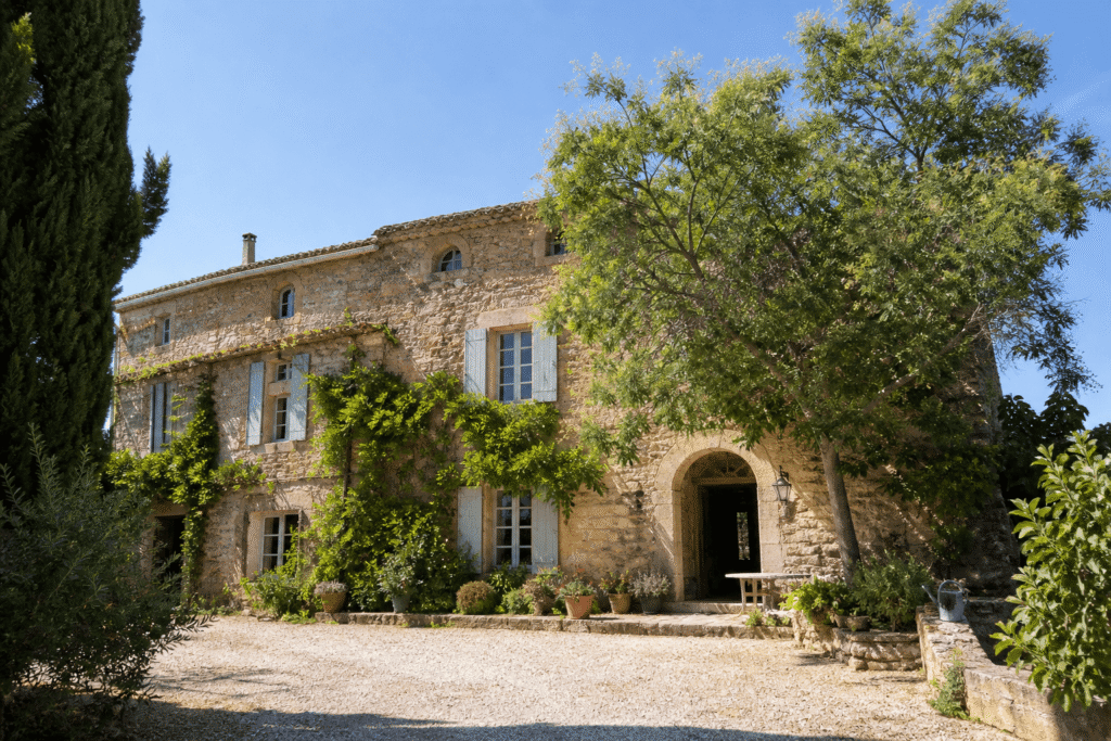 Pourquoi investir dans un vieux mas dans le Gard ?